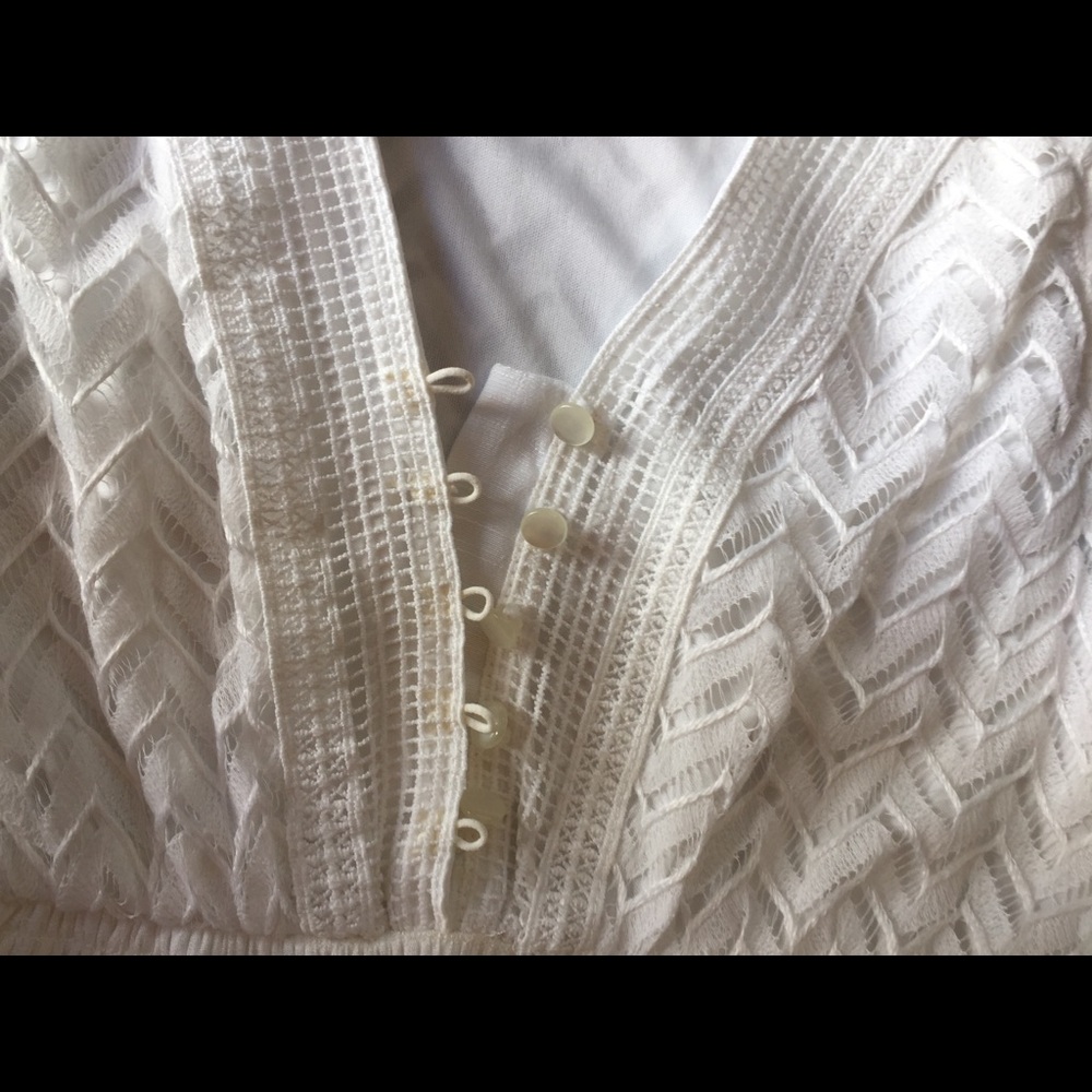 🌺 HP 🌺 J. Glee White dress w/ a V-neck featuring an overlay detail & 5-buttons - Picture 7 of 10